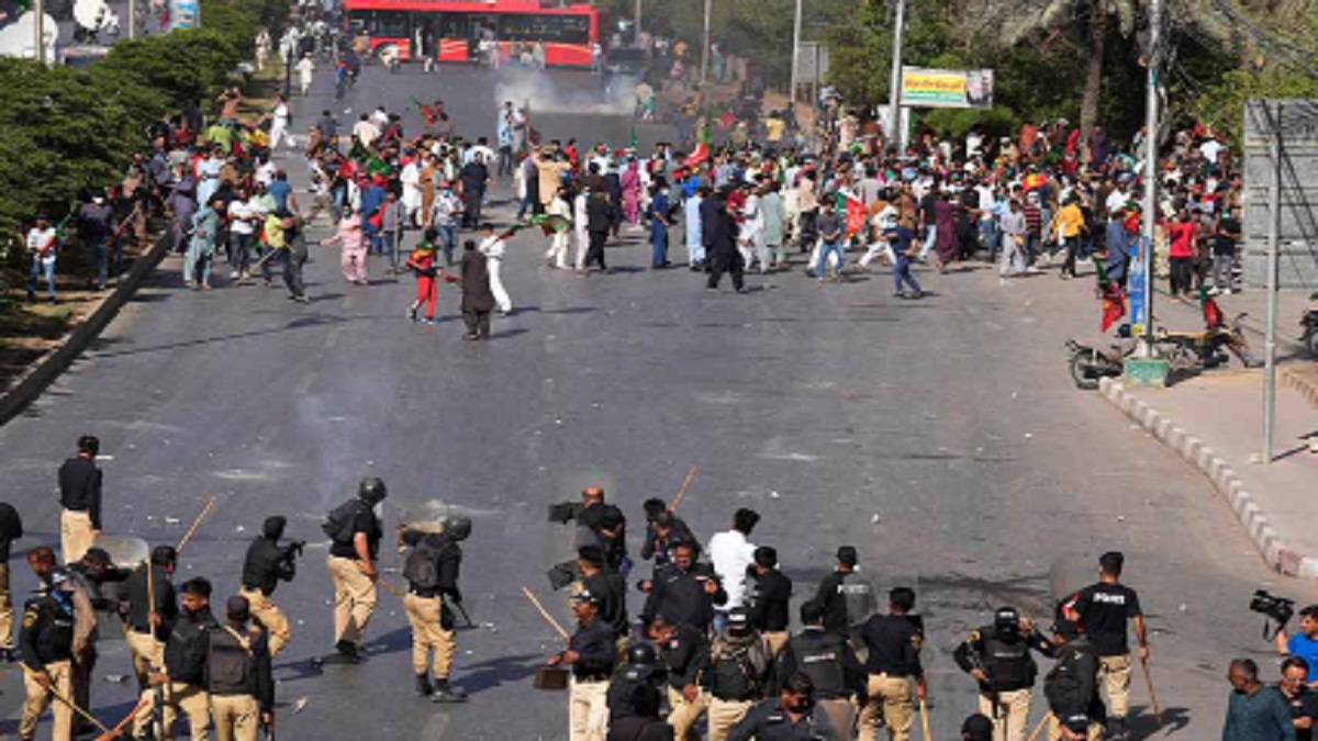 Pakistan burns after Imran Khan’s arrest: VIDEOS of arson, rioting & violence surface