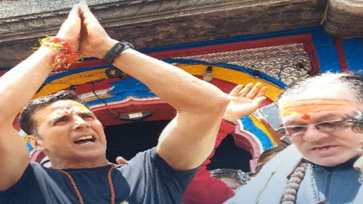 Akshay Kumar visits Kedarnath Temple, offers prayers