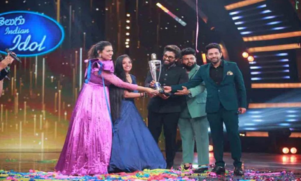 Allu Arjun crowns Soujanya Bhagavathula as the winner of aha Telugu Indian Idol Season 2
