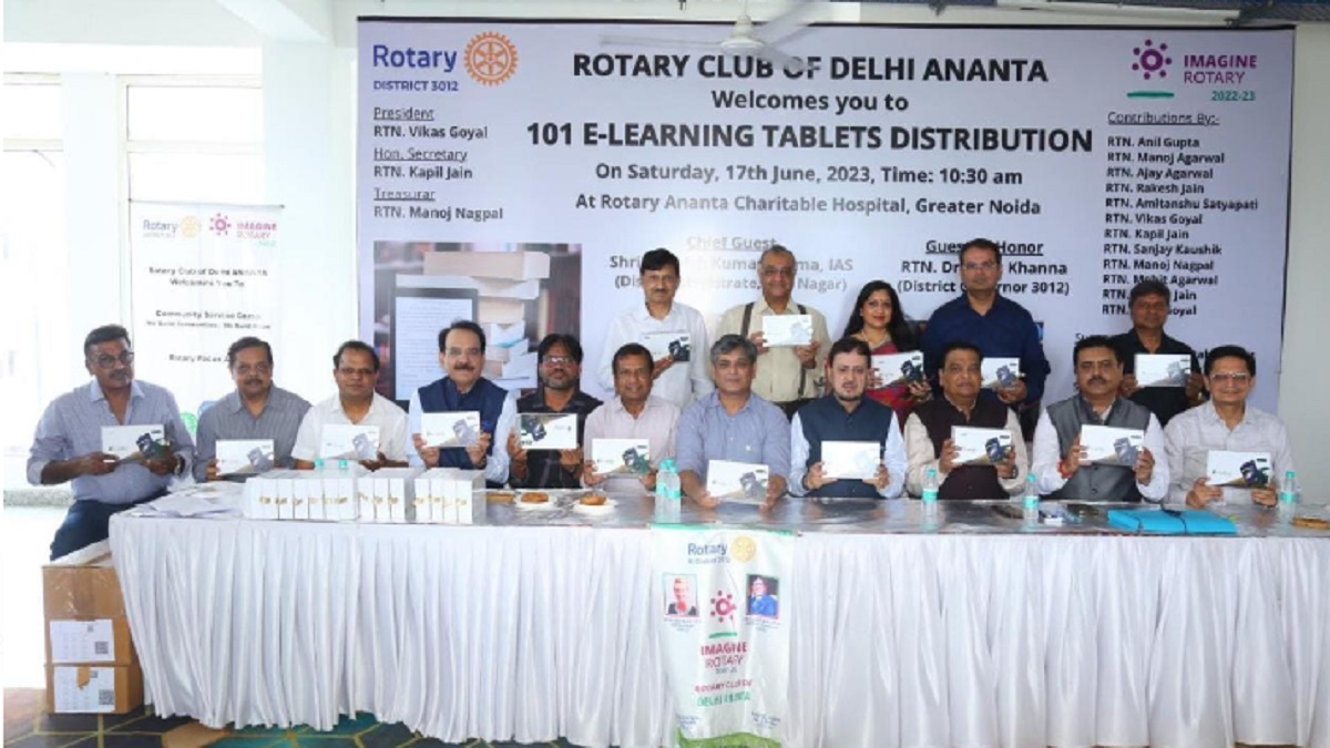 Rotary Club of Delhi Ananta distributes 101 E-learning tablets to school children, earns appreciation for noble act