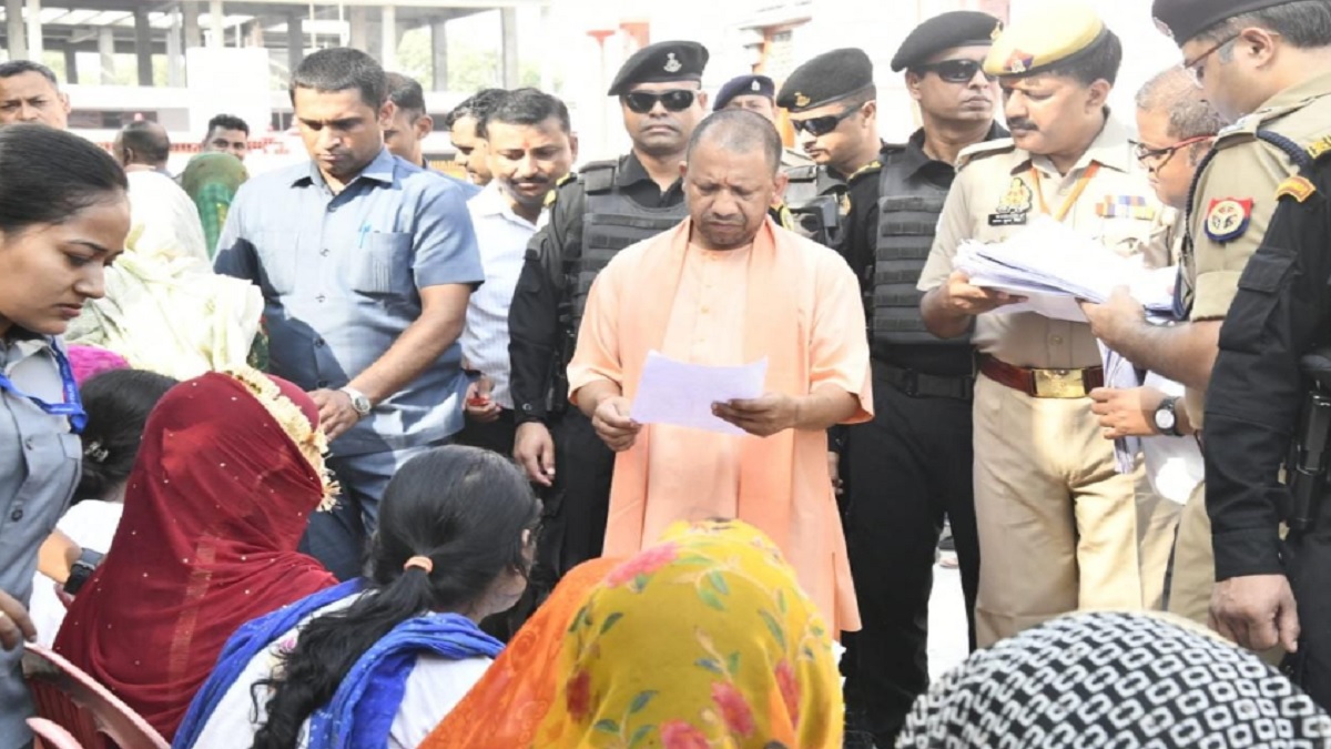 Janata Darshan: CM Yogi listens to problems of 500 people, directs officers to take action against land mafias
