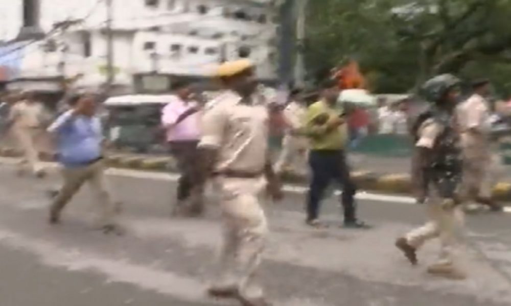 Bihar Police lathi-charge CTET aspirants protesting against ending of domicile rule in recruitments