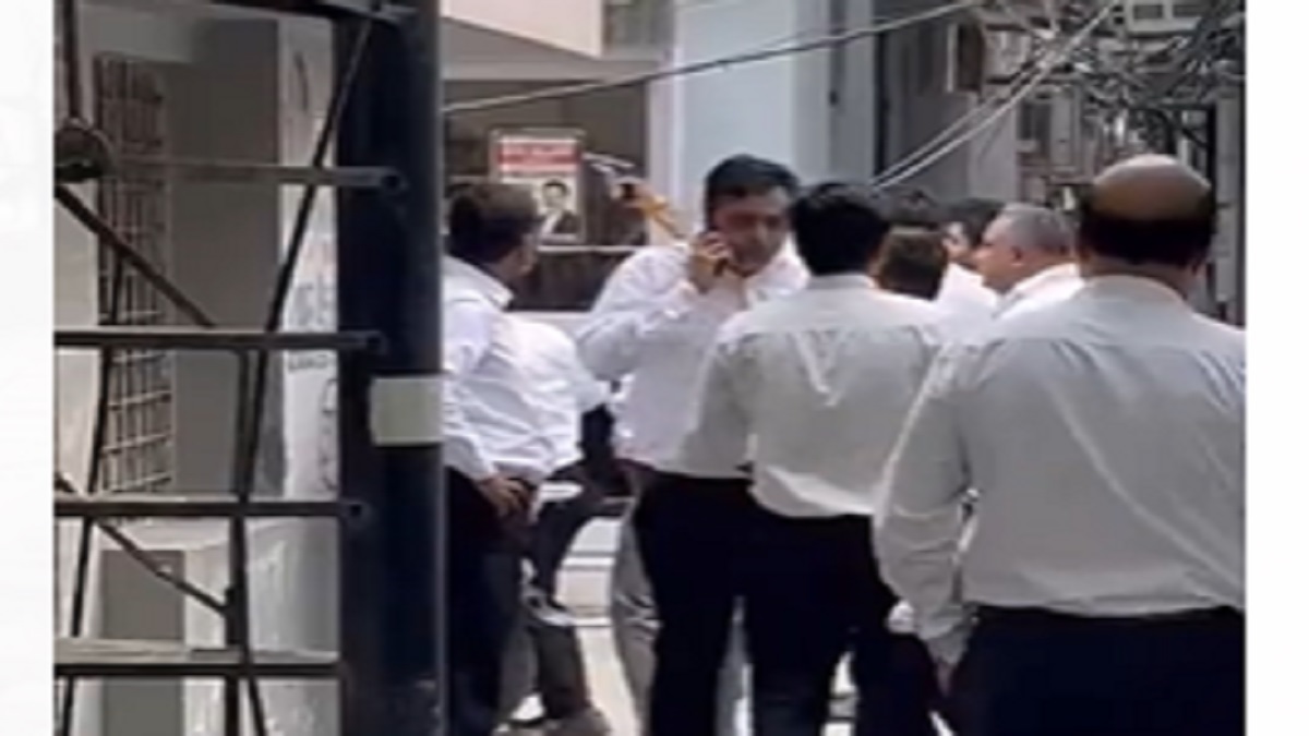 Firing in Delhi’s Tis Hazari court, after two groups squabble in premises (VIDEO)