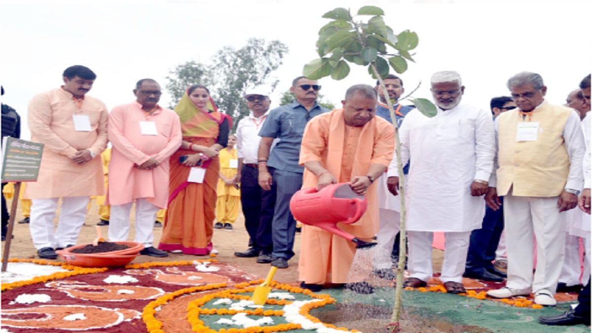 CM Yogi kicks off Vriksharopan Jan Abhiyan by planting sapling of ‘Kalpavriksha’ on banks of Ganga