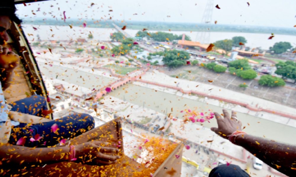 Flower petals showered on kanwariyas in UP’s Barabanki & Ayodhya