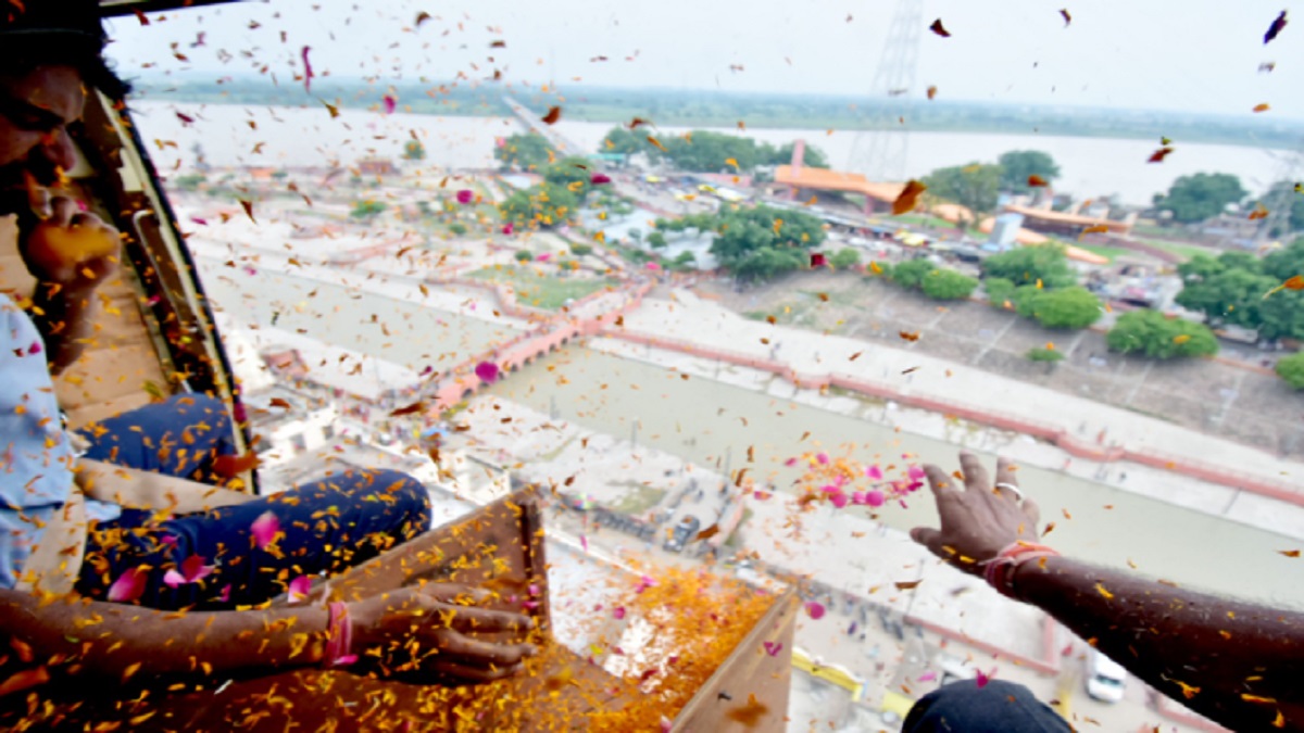 Flower petals showered on kanwariyas in UP’s Barabanki & Ayodhya