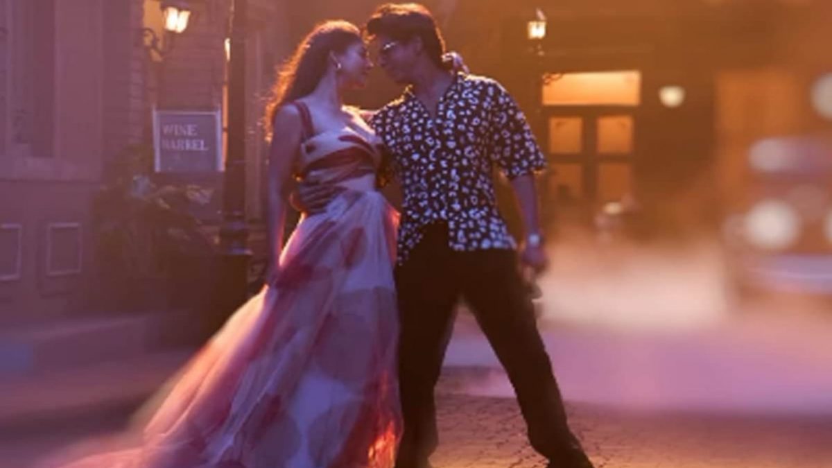 SRK Teases Romantic Side in Chaleya with Nayanthara: Check Out the Teaser!