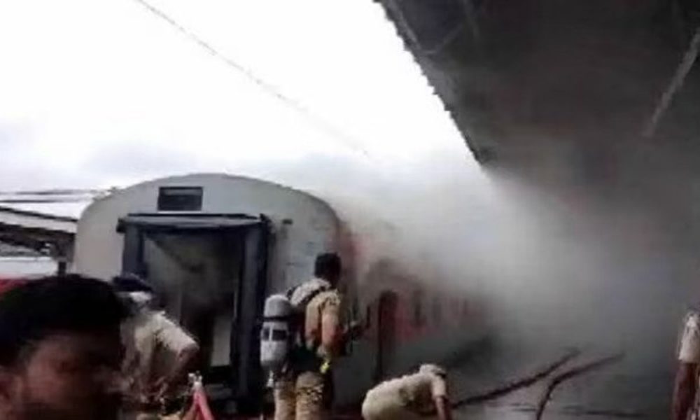 Fire breaks out in Udyan Daily Express at Bengaluru station, none hurt