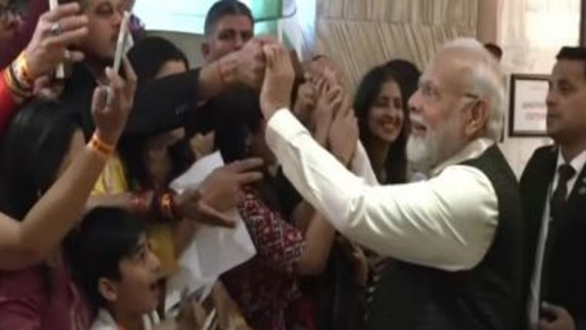 South Africa: PM Modi greets members of Indian diaspora gathered in Johannesburg hotel