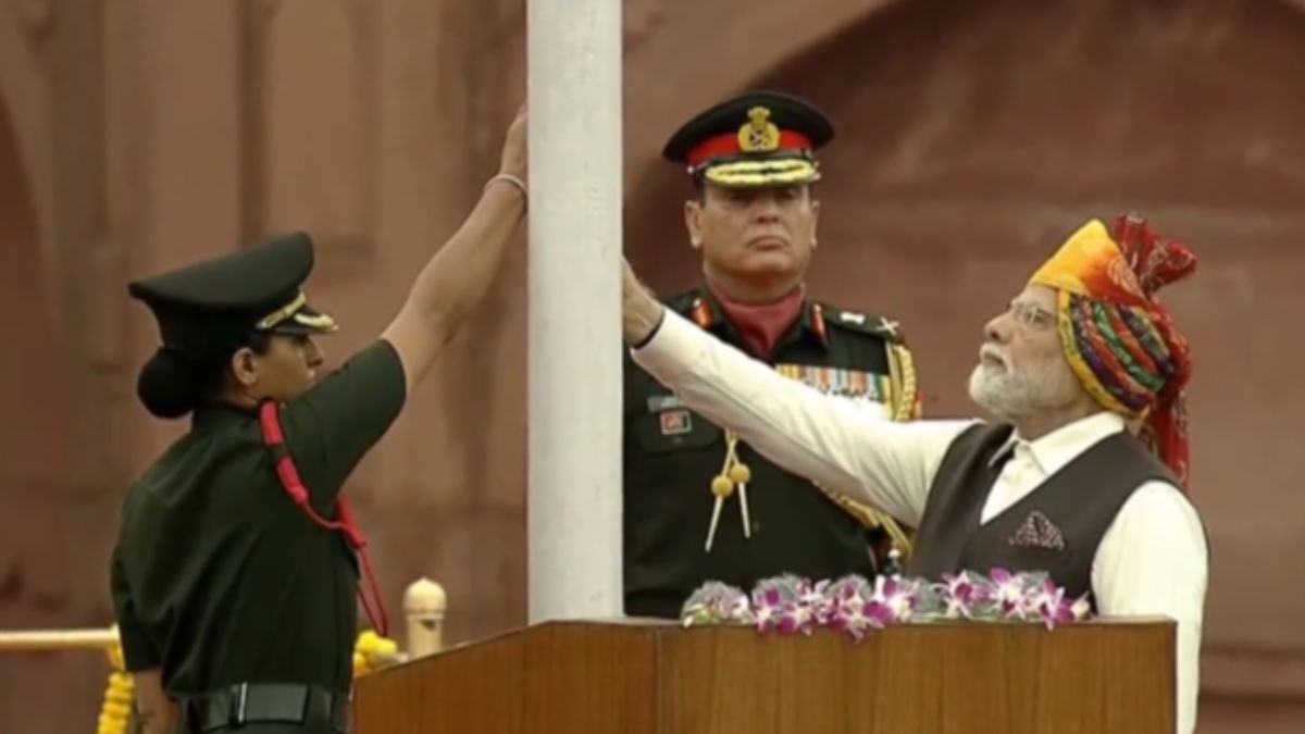 PM Modi hoists National Flag at Red Fort on 77th Independence Day