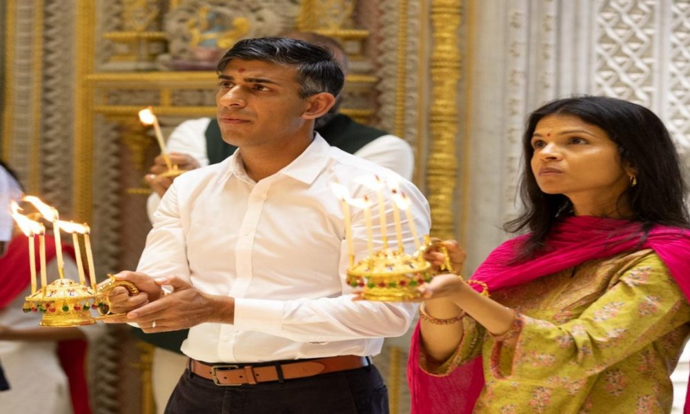 UK Prime Minister Rishi Sunak reaches Akshardham temple in Delhi to offer prayers