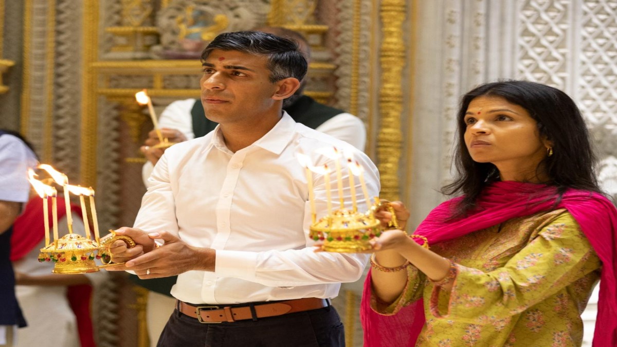 UK Prime Minister Rishi Sunak reaches Akshardham temple in Delhi to offer prayers