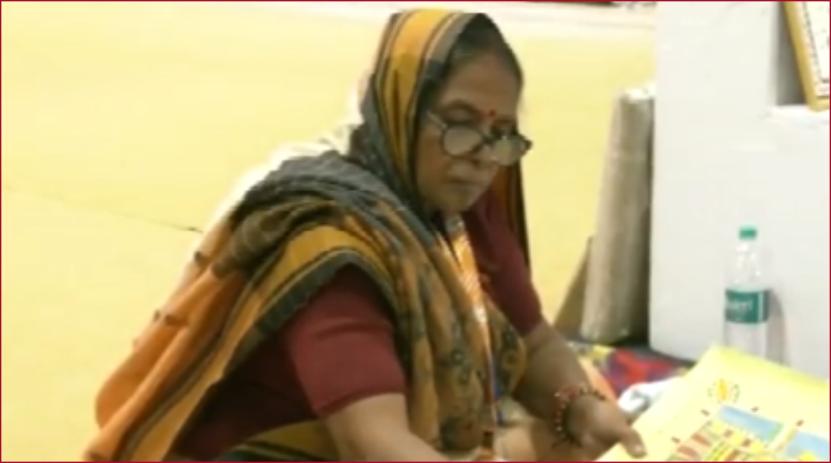 Madhubani painting artist Shanti Devi showcased her painting on Chandrayaan 3  at G-20 Bharat Mandapam (Video)