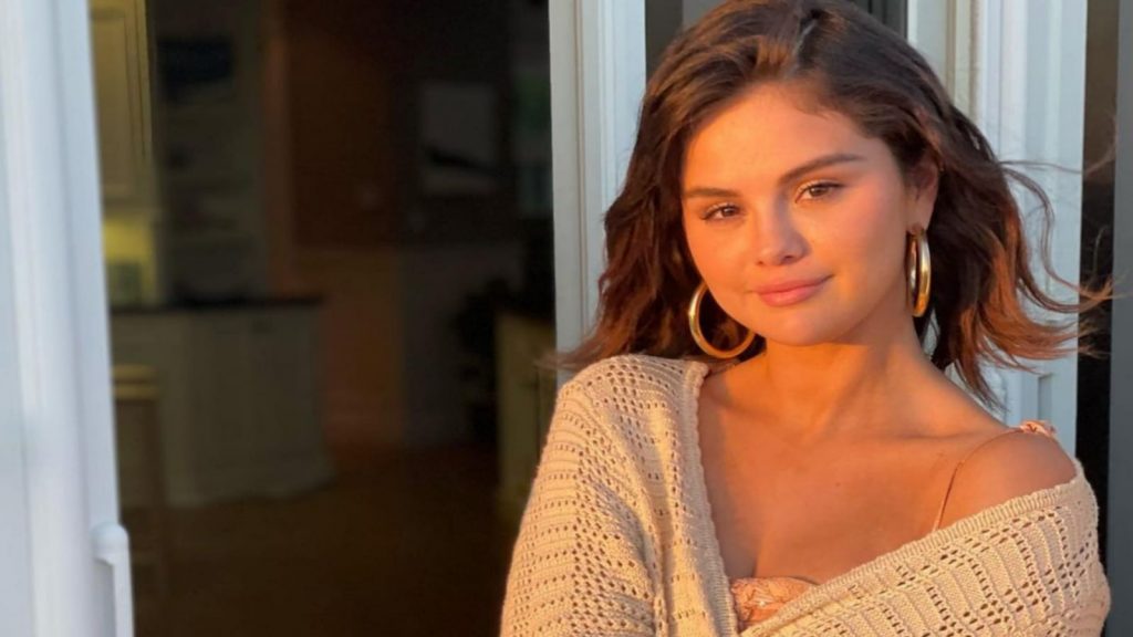 Selena Gomez's latest song 'Single Soon' vanishes, leaving fans curious!