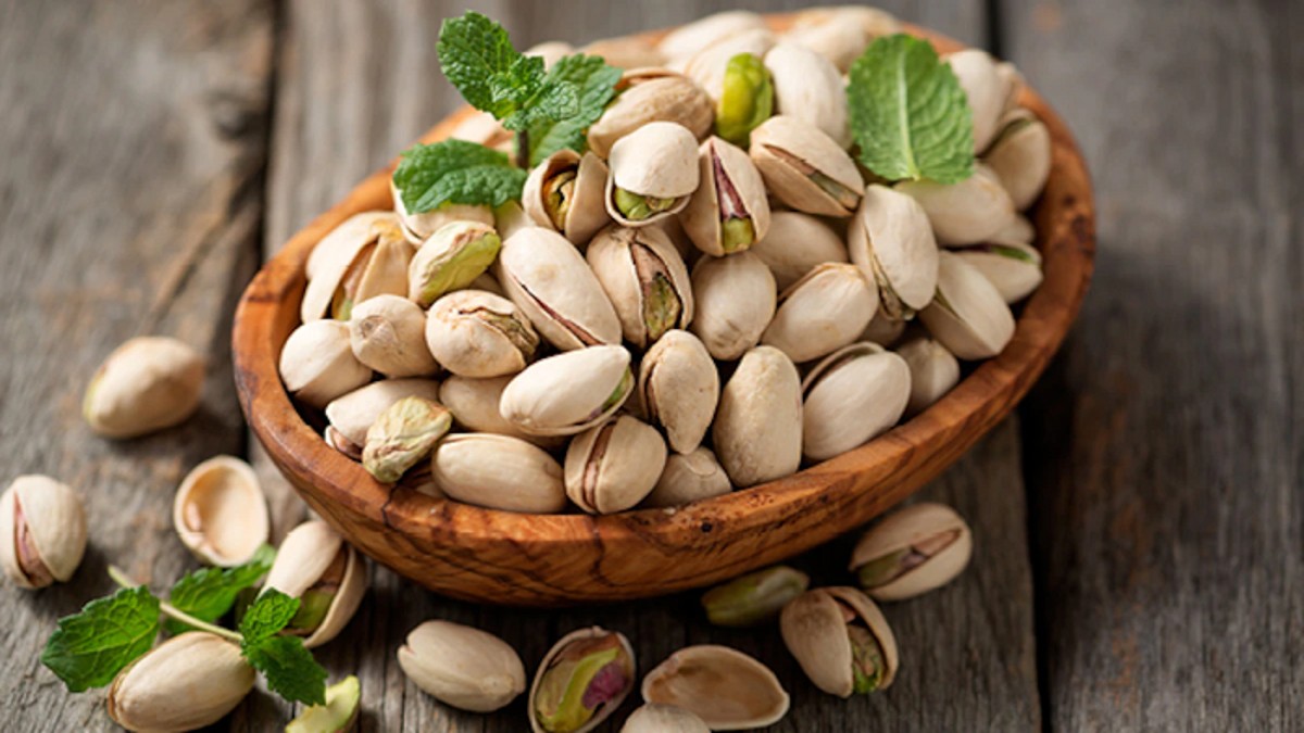 7 Most Essential Health Benefits of Eating Pistachios Daily