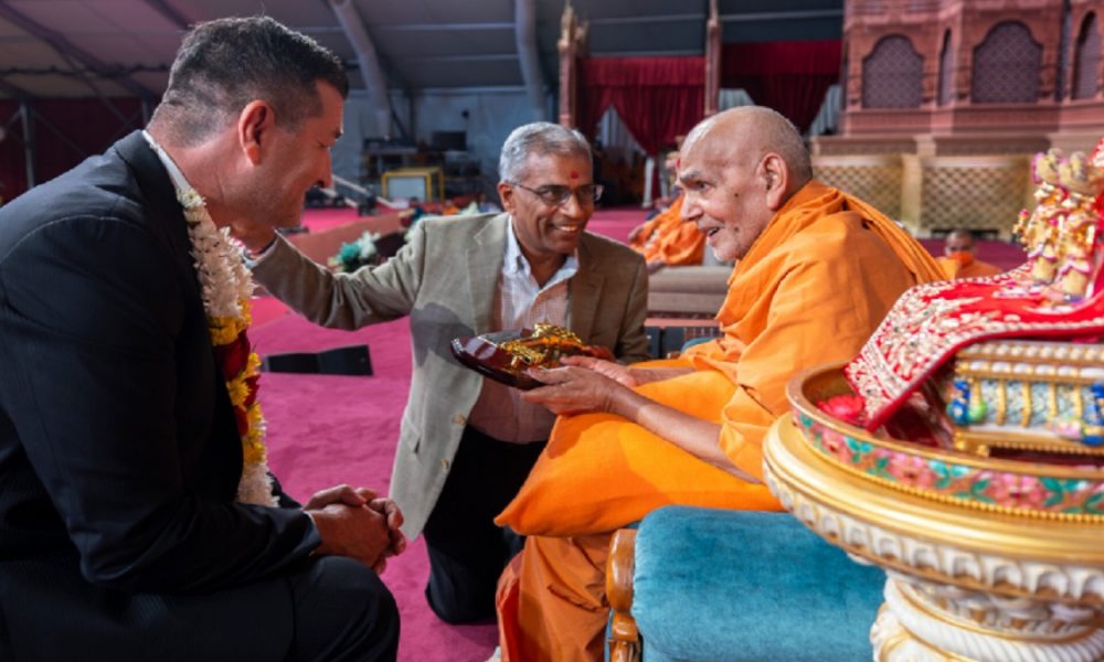 Prominent Mayors Gather at Akshardham to Commemorate Community Unity Ahead of Grand Opening
