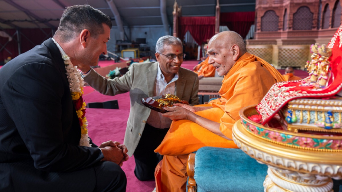 Prominent Mayors Gather at Akshardham to Commemorate Community Unity Ahead of Grand Opening