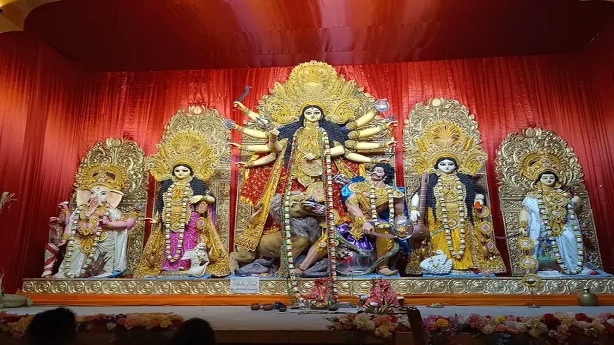 Morning ‘aarti’ performed at Delhi’s Jhandewalan temple on Maha Ashtami