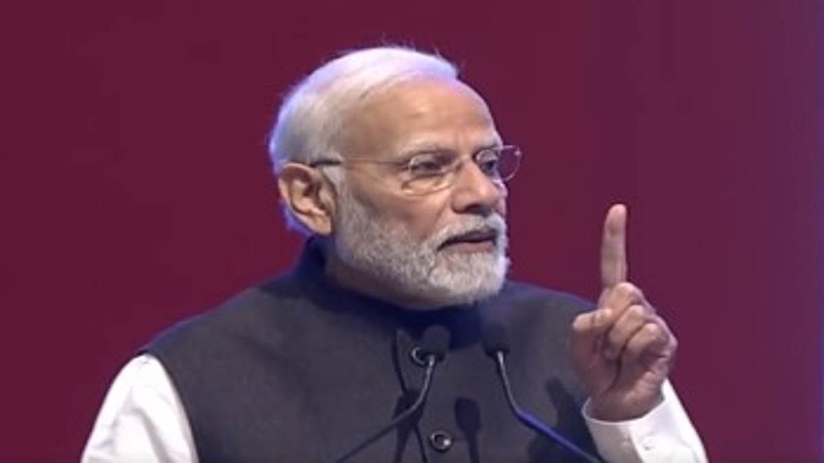 “Earlier govt was outdated like old phones” PM Modi’s dig at opposition parties