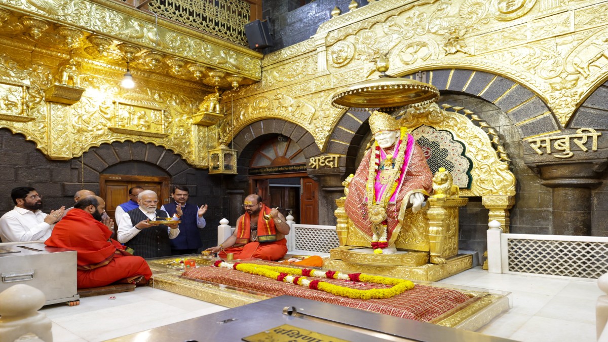 PM Modi offers prayers at Saibaba Samadhi Temple in Maharashtra’s Shirdi