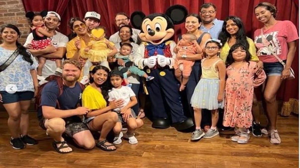 Priyanka enjoys candid moments with daughter & family in Disney World (VIDEO)