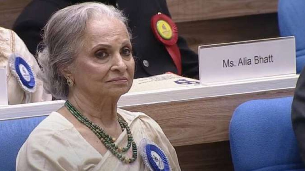 Waheeda Rehman gets emotional as she receives Dadasaheb Phalke award
