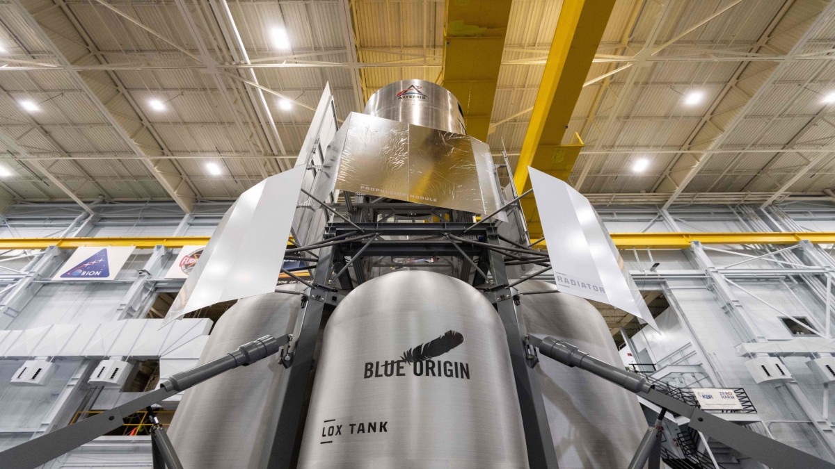 Jeff Bezos’ Blue Origin unveils full-scale mock-up lunar lander that will take cargo to the Moon