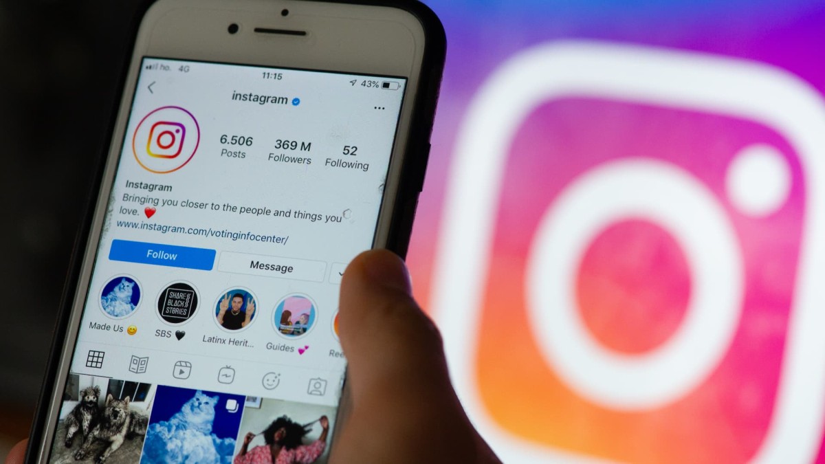 Instagram tests new collaborative carousel feature which also allows your friends to contribute to a single post