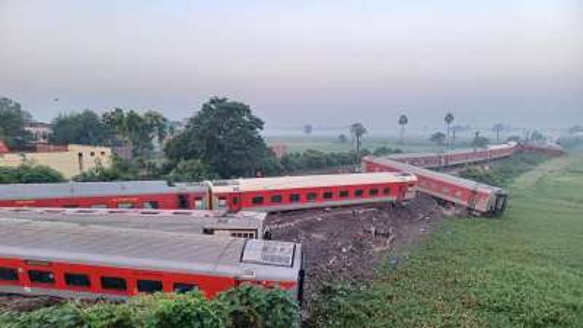 Bihar train accident: 4 dead, over 50 injured after Northeast Express derails near Buxar
