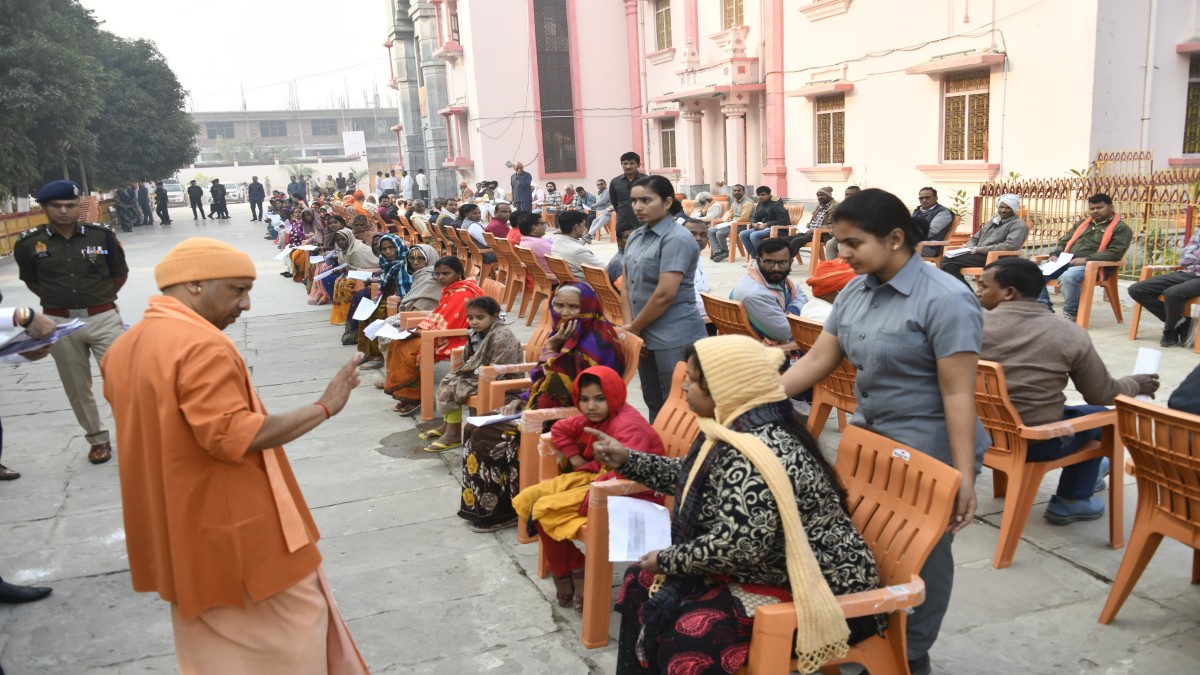 CM Yogi addresses problems of 300 people at Janata Darshan