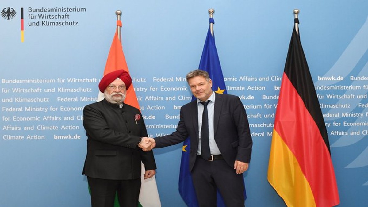 Hardeep Singh Puri meets CEO of German Biogas Association; discusses issue of stubble burning