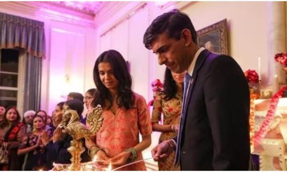 U.K PM Rishi Sunak & Wife Akshata Murthy celebrate Diwali at 10 Downing Street