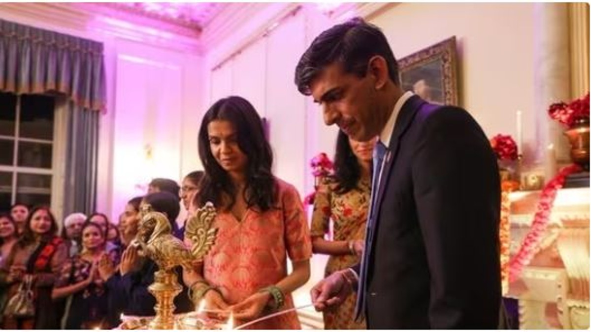 U.K PM Rishi Sunak & Wife Akshata Murthy celebrate Diwali at 10 Downing Street