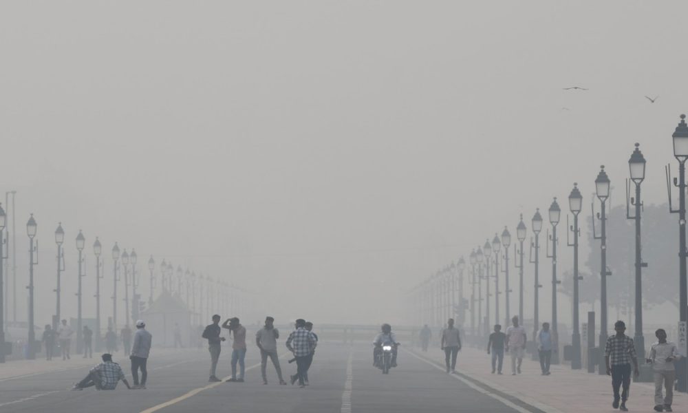 Delhi continues to suffer ‘Severe’ air quality levels, toxic smog persists