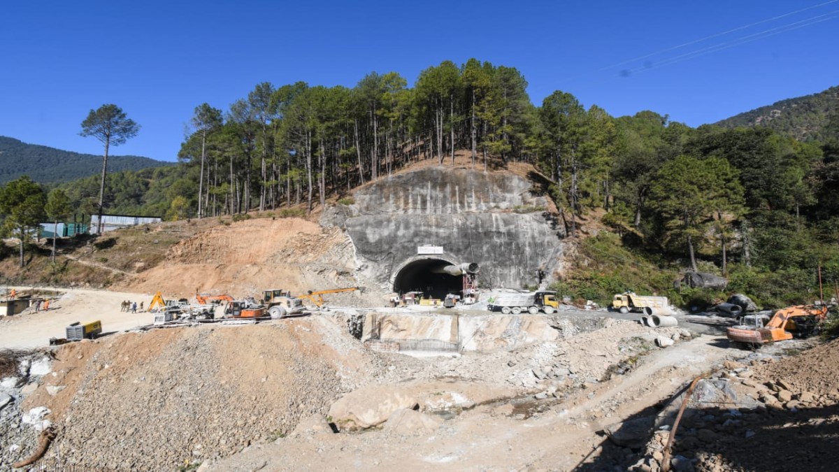 Uttarkashi tunnel collapse: Drilling work halted, another machine from Indore to reach today
