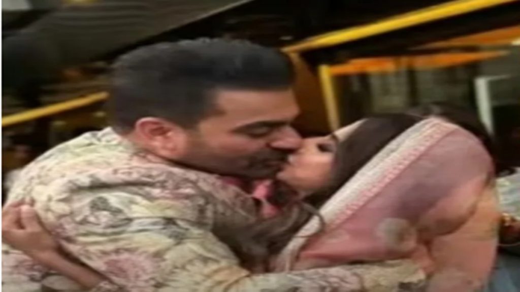 Arbaaz kisses wife
