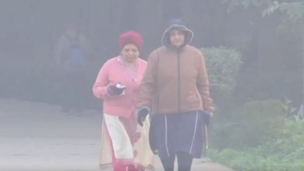 Delhi’s double trouble: Chilling cold and ‘Very Poor’ air quality