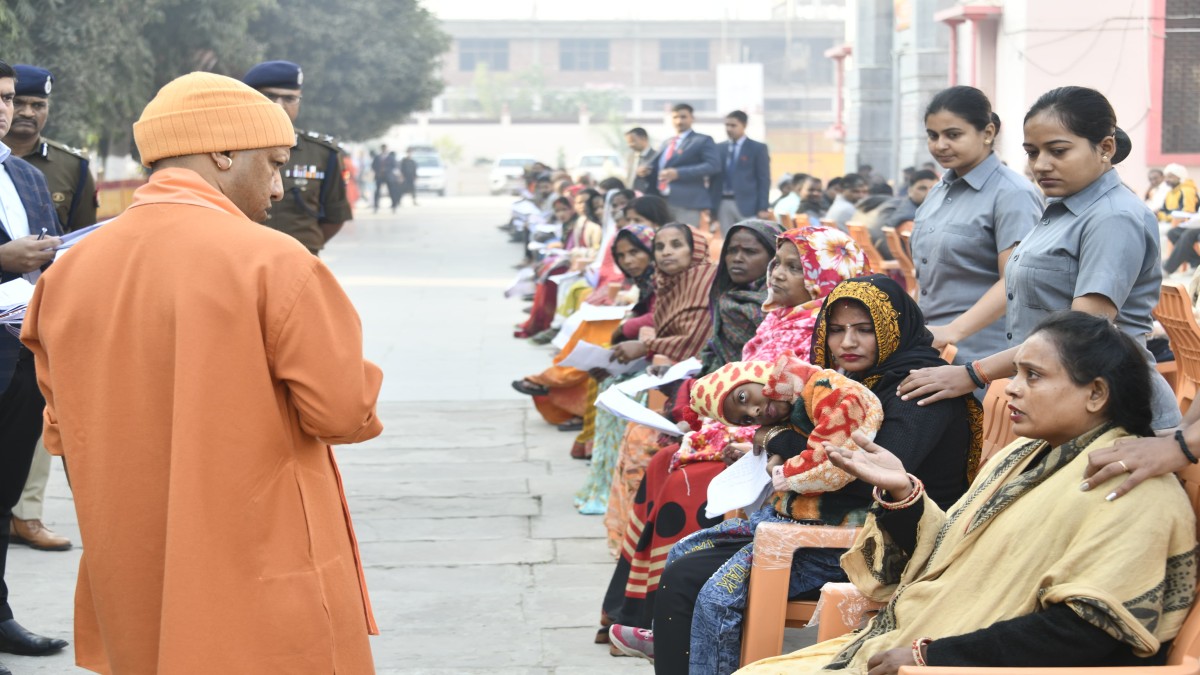 CM Yogi listens to problems of 300 people at Janata Darshan