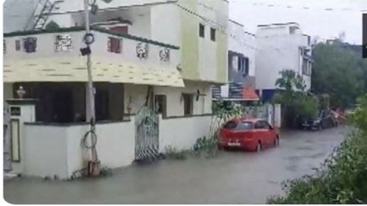 Tamil Nadu: Heavy rainfall in Chennai causes massive waterlogging in several parts of city