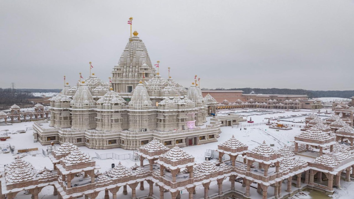 BAPS Swaminarayan temple in New Jersey covered in blanket of snow, breathtaking pictures wow netizens