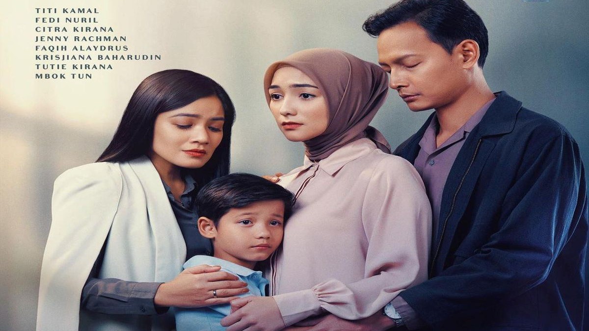Air Mata Di Ujung Sajadah Review: the Indonesian drama film shows the heartfelt struggle of a mother