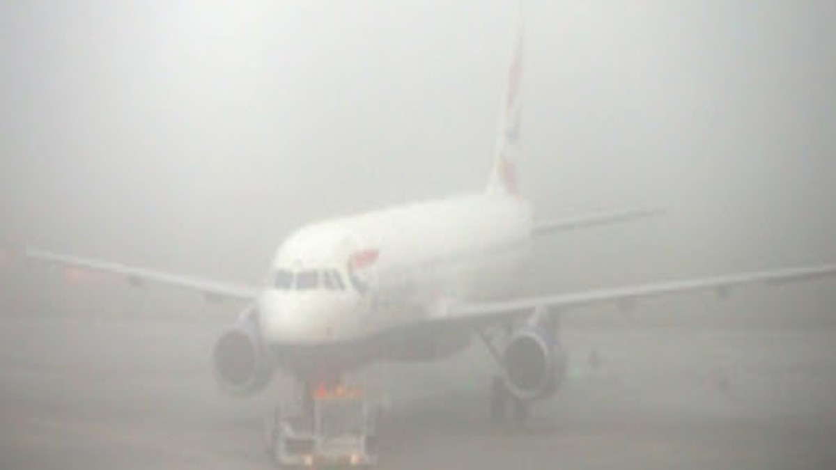 Thick fog blankets Delhi; airport area battling zero visibility