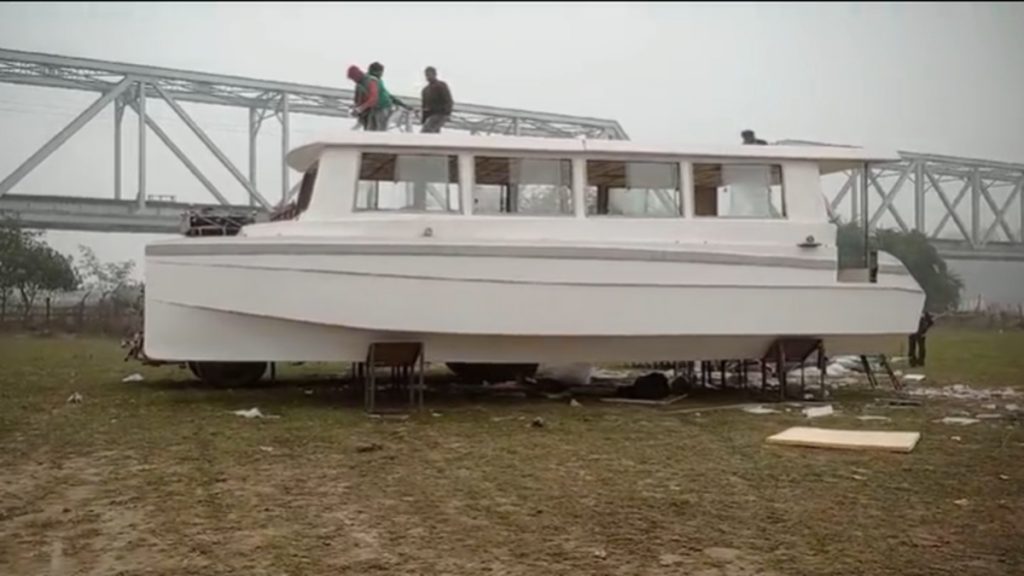 solar power boat - sarayu river