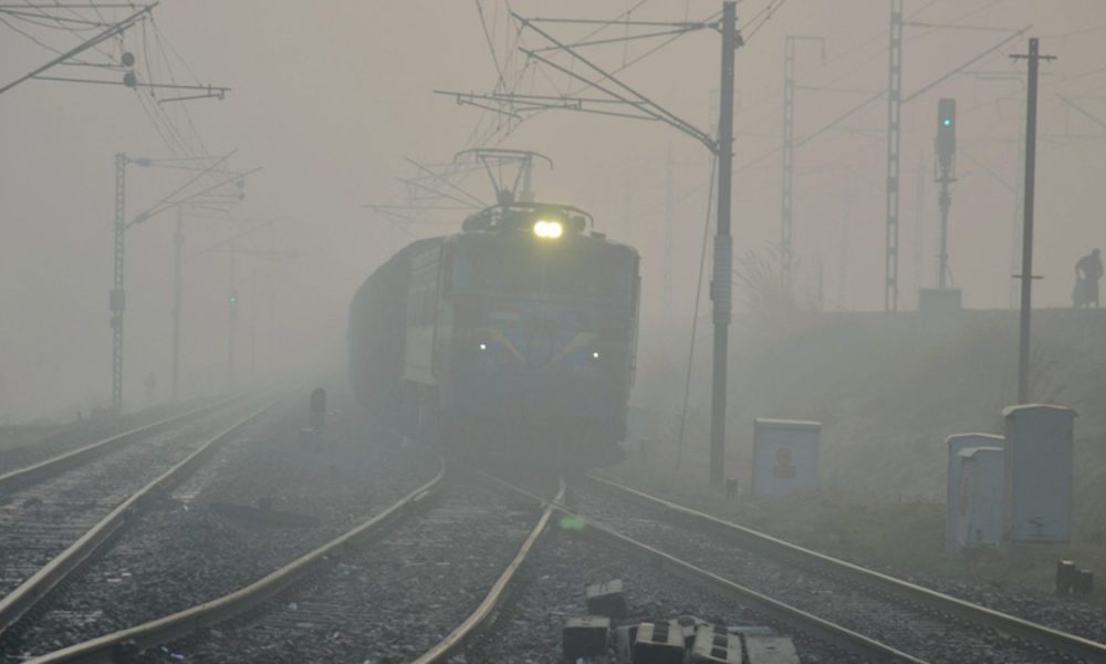 Delhi: Over 170 flights affected, 20 trains delayed due to fog