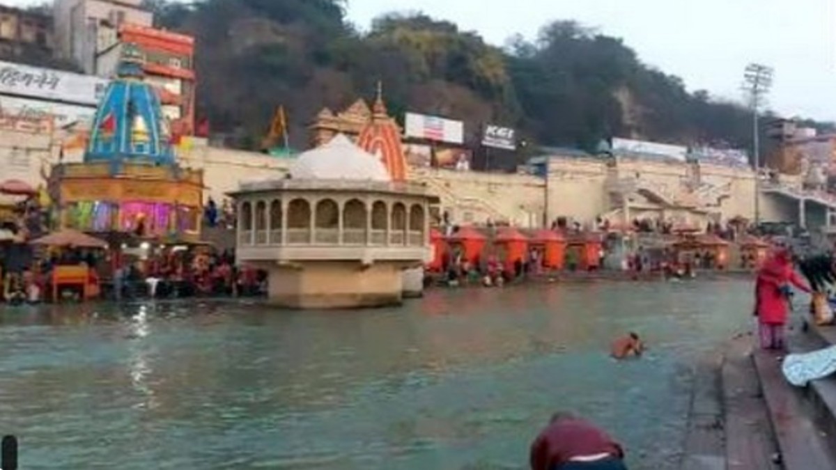 Devotees take holy dip in River Ganga on Basant Panchmi