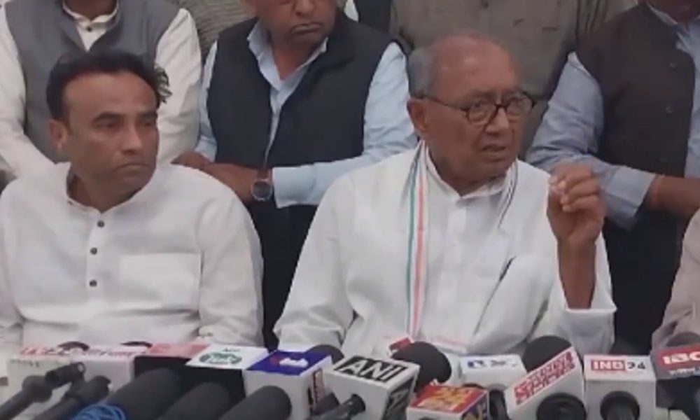 “He stood with the party, won’t leave it”, Congress’ Digvijaya Singh plays down speculation of Kamal Nath switching to BJP