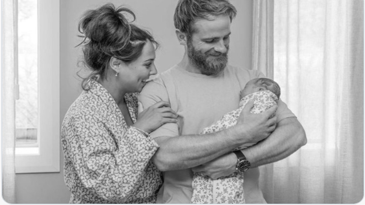 New Zealand Superstar Kane Williamson blessed with a baby girl, Fans say wholesome pic of the day