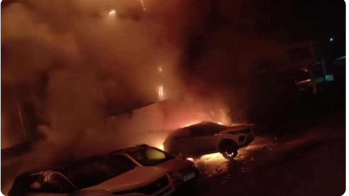 Karnataka: Six cars gutted in fire at showroom in Shivamogga