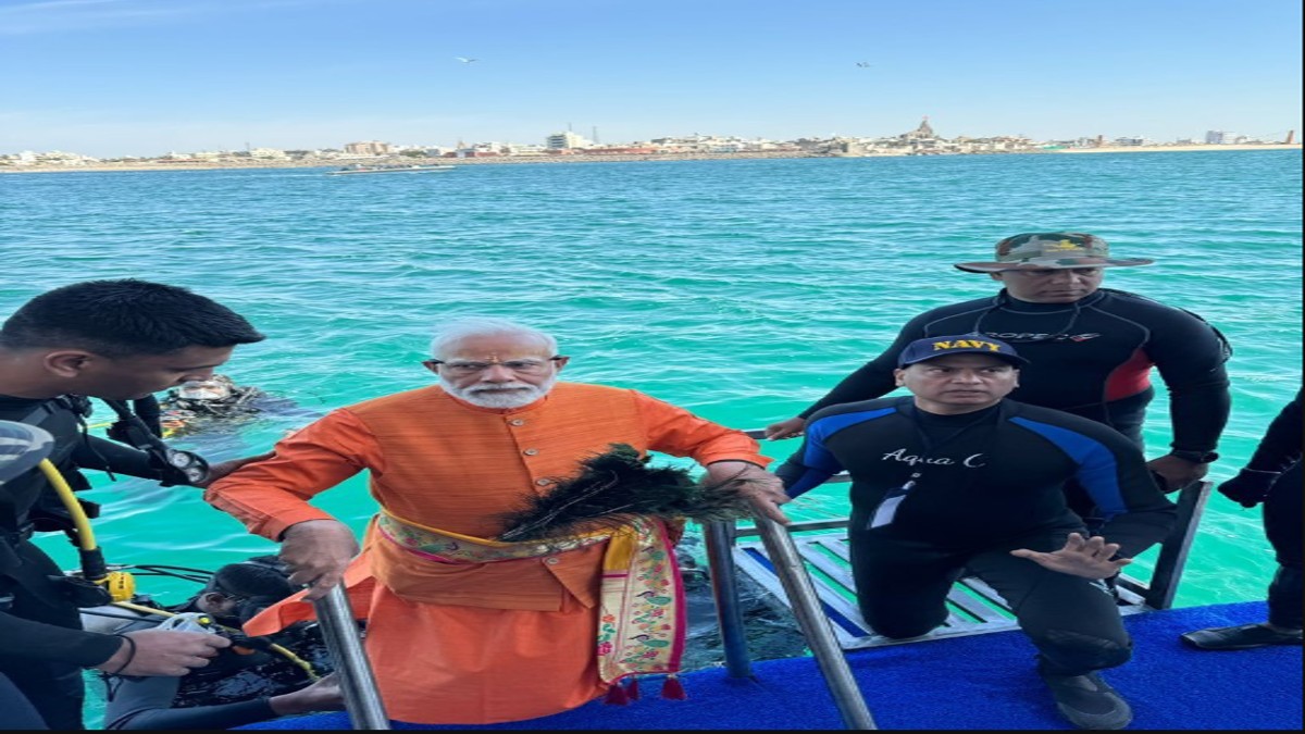 PM Modi enjoys Scuba Diving, offers under water prayer in Dwarka