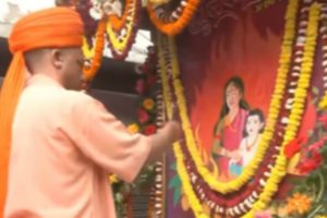 CM Yogi celebrates Holi by worshiping Holika ashes at Gorakhnath Temple